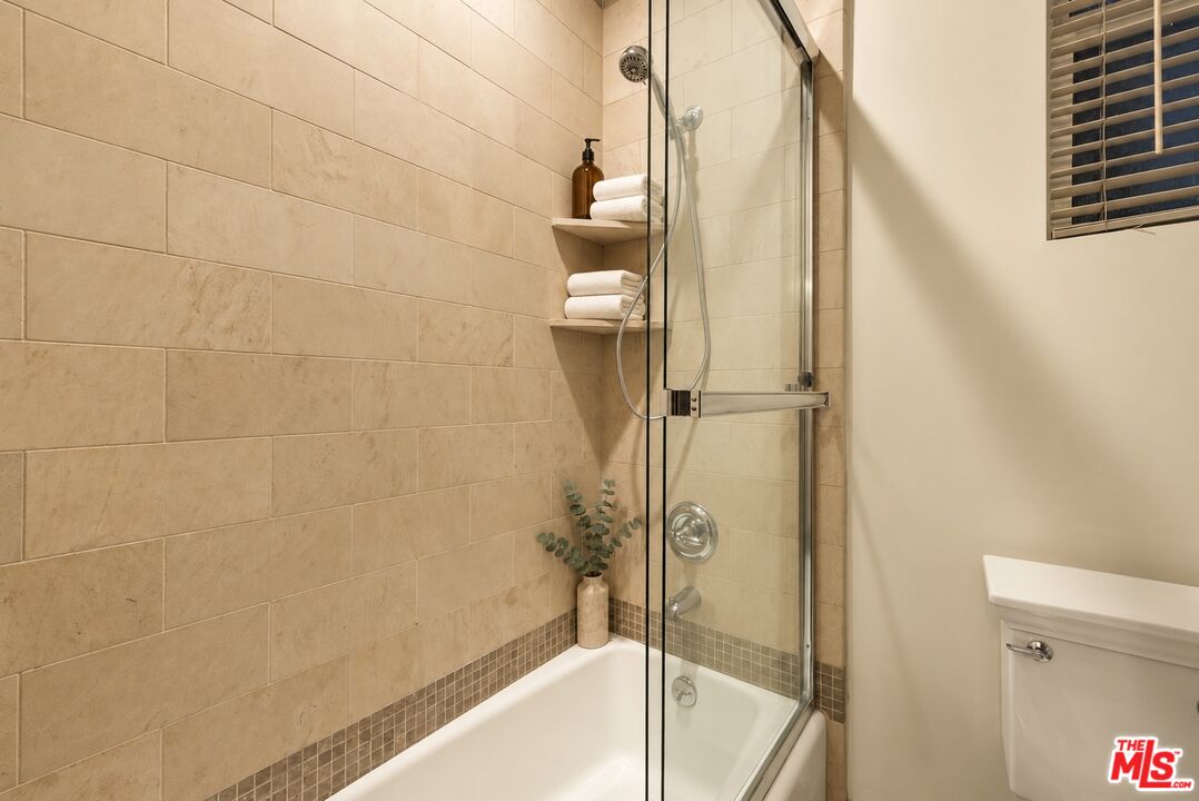 2255 Fox Hills Dr Unit: 100