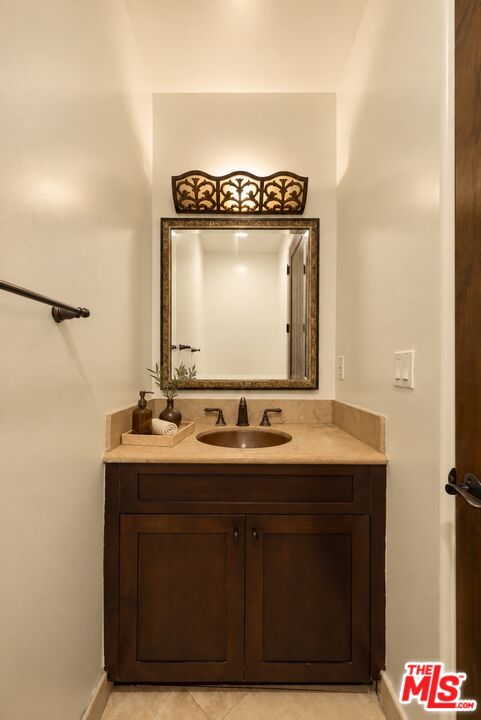 2255 Fox Hills Dr Unit: 100