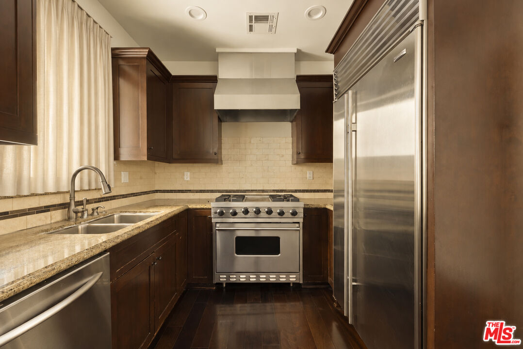 2255 Fox Hills Dr Unit: 100