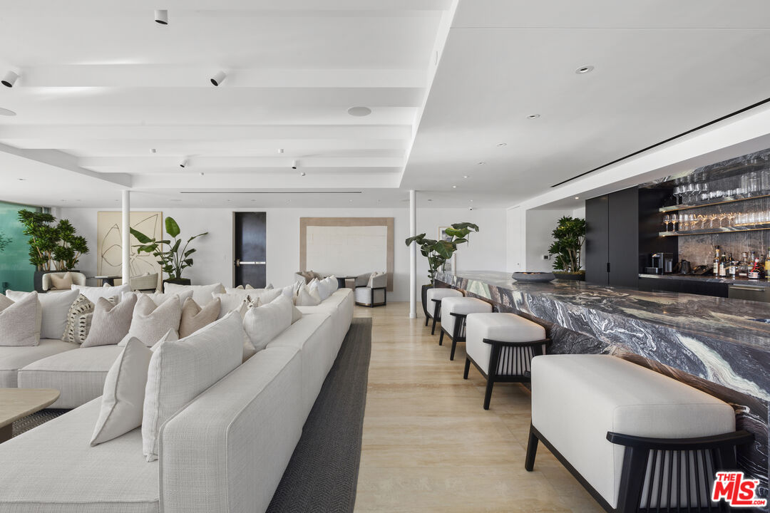 9200 Wilshire Blvd Unit: 204W