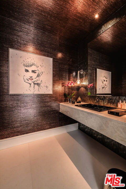 565 Evelyn Pl