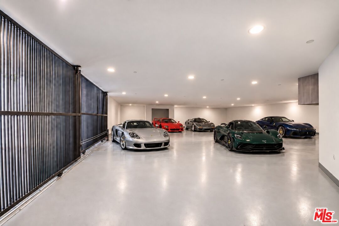 565 Evelyn Pl