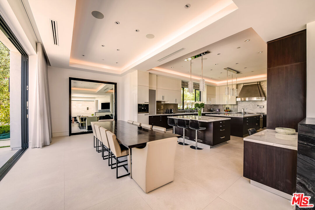 565 Evelyn Pl