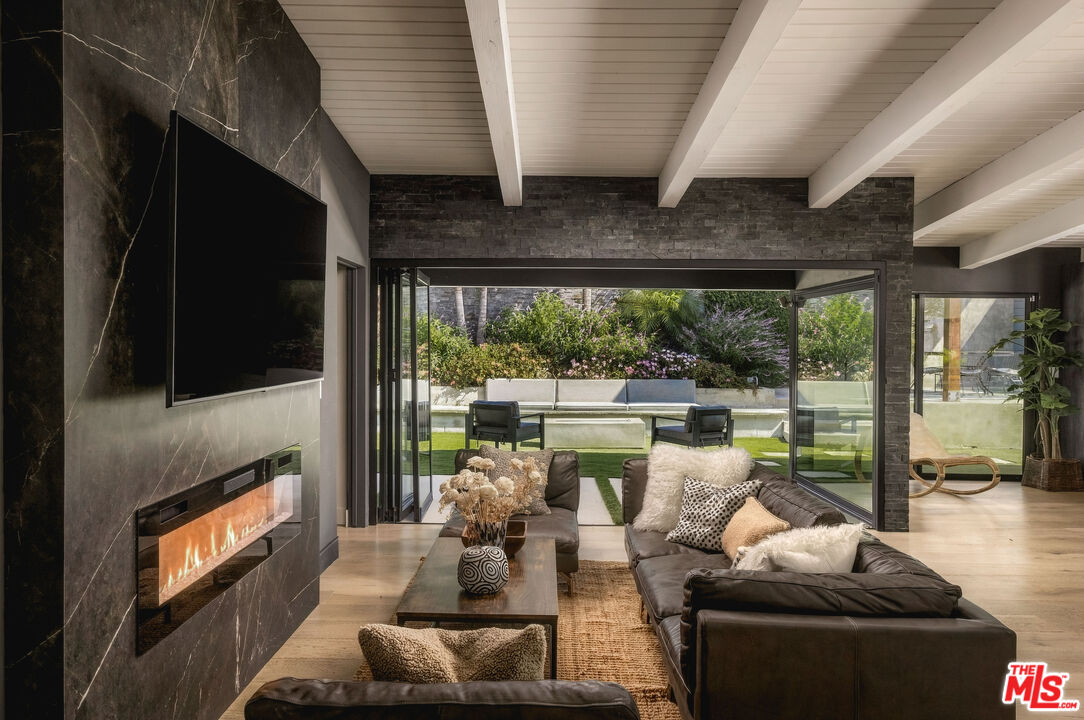 344 Arno Way