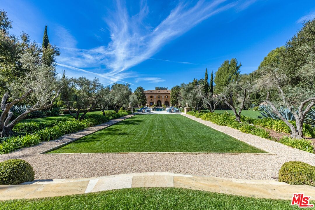 77 Beverly Park Ln