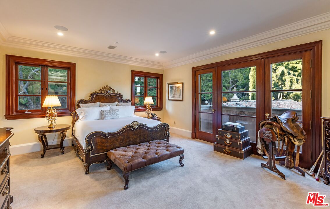 77 Beverly Park Ln