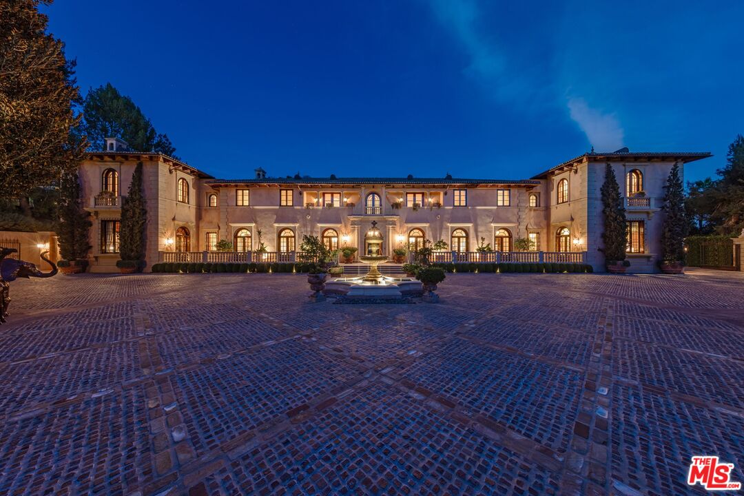 77 Beverly Park Ln
