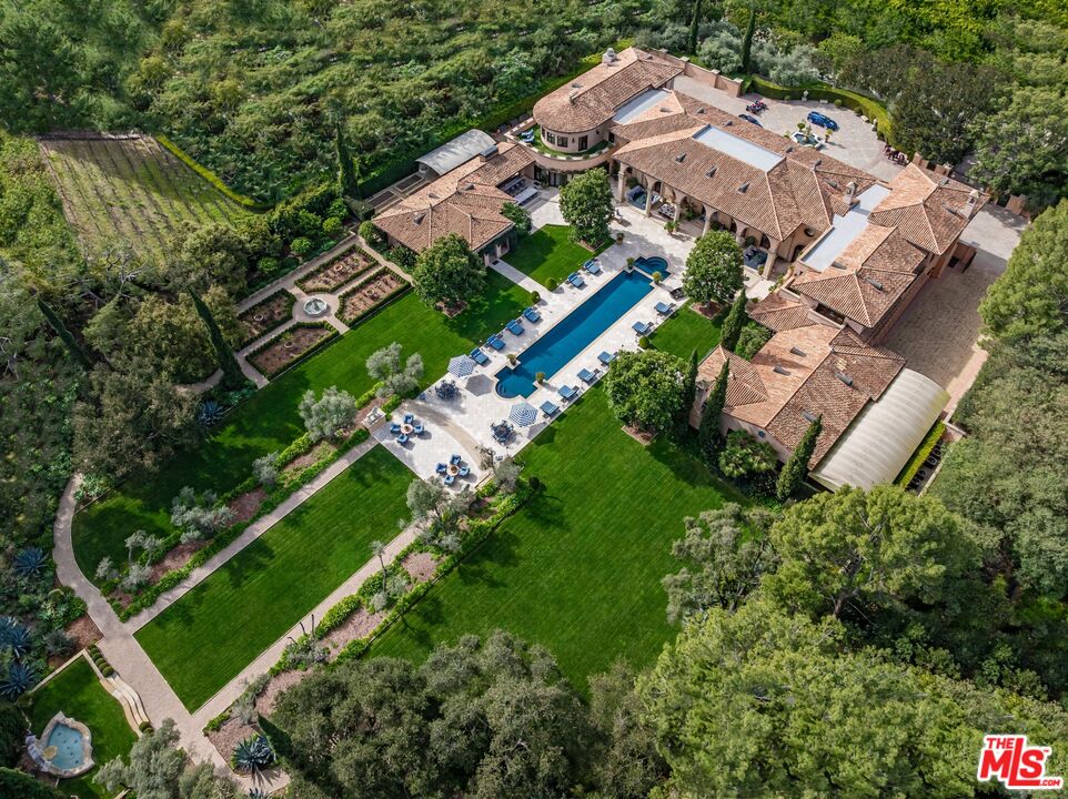77 Beverly Park Ln