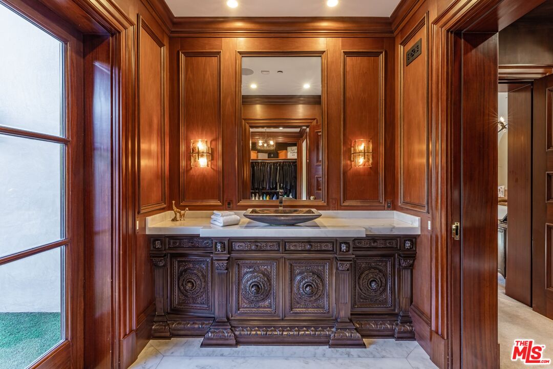 77 Beverly Park Ln