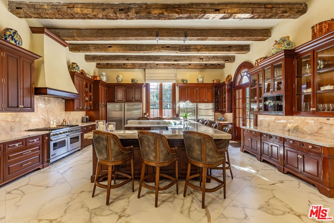 77 Beverly Park Ln