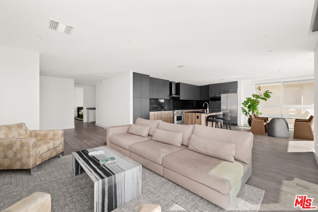 728 N Sweetzer Ave Unit: 402