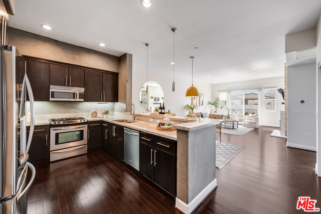 10878 Bloomfield St Unit: 406