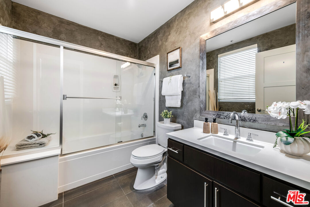 10878 Bloomfield St Unit: 406