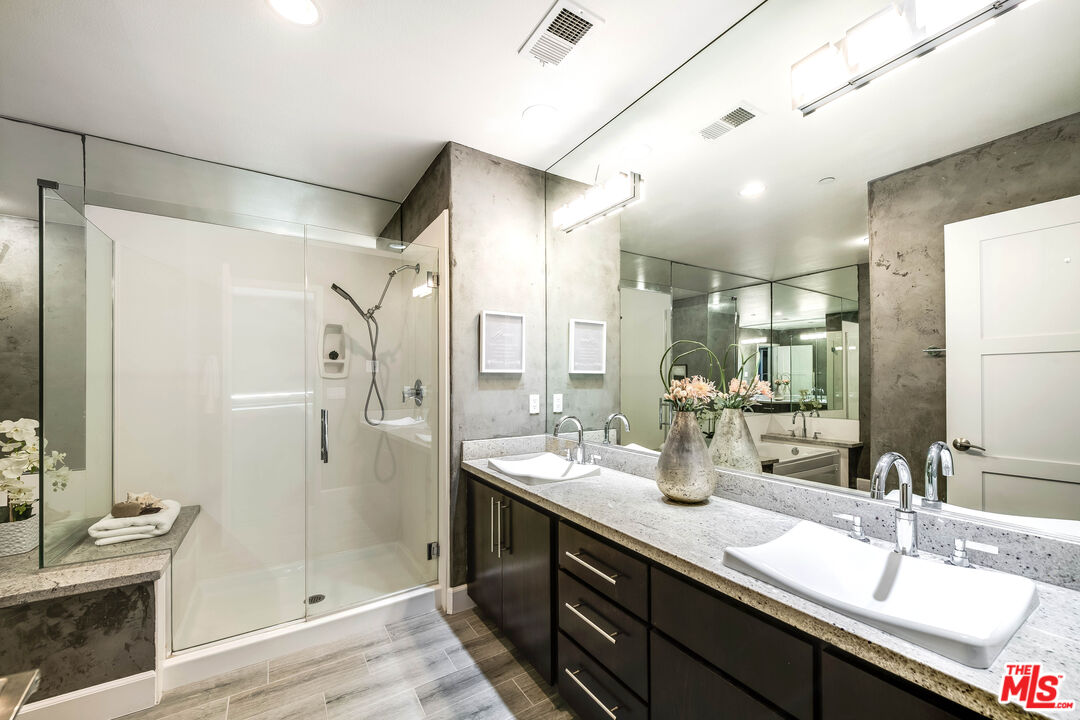 10878 Bloomfield St Unit: 406