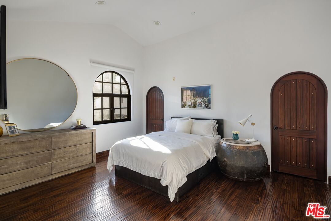 11937 W Sunset Blvd Unit: 4