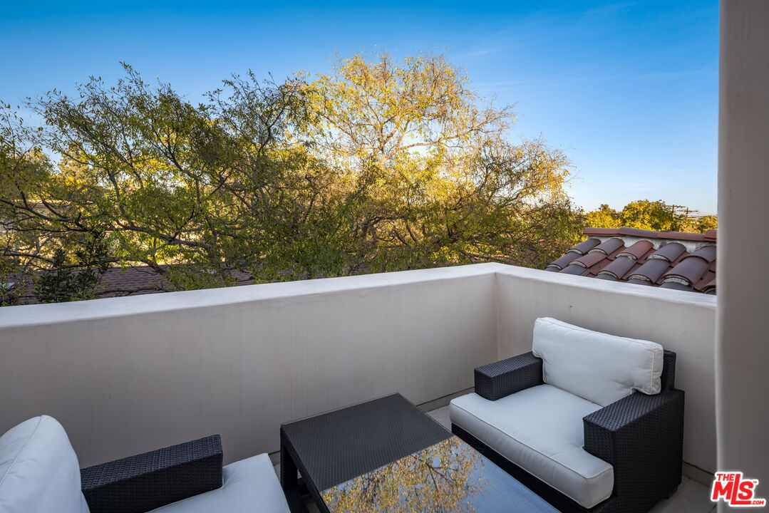 11937 W Sunset Blvd Unit: 4