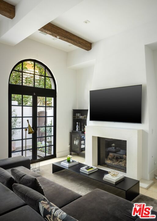 11937 W Sunset Blvd Unit: 4