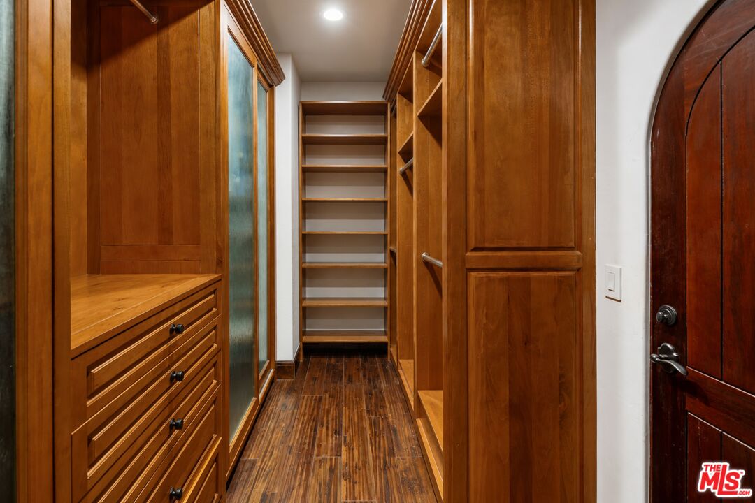 11937 W Sunset Blvd Unit: 4