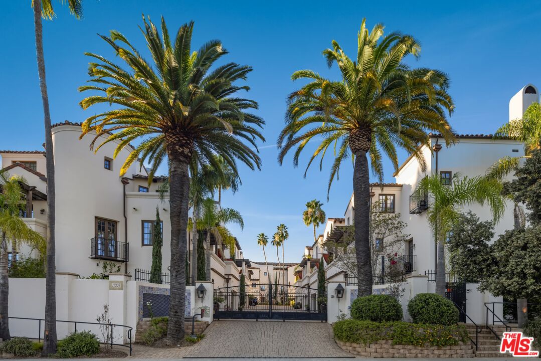 11937 W Sunset Blvd Unit: 4