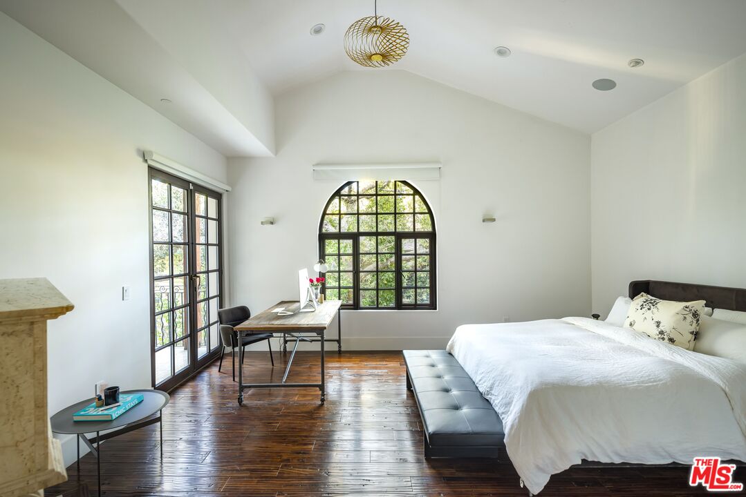 11937 W Sunset Blvd Unit: 4