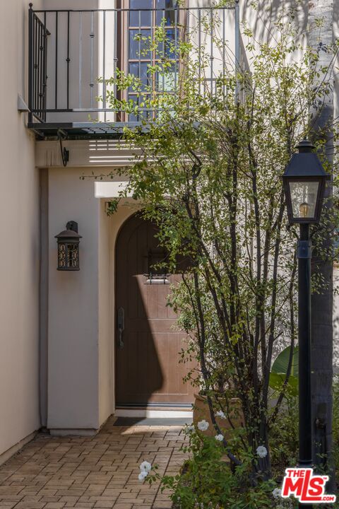 11937 W Sunset Blvd Unit: 4
