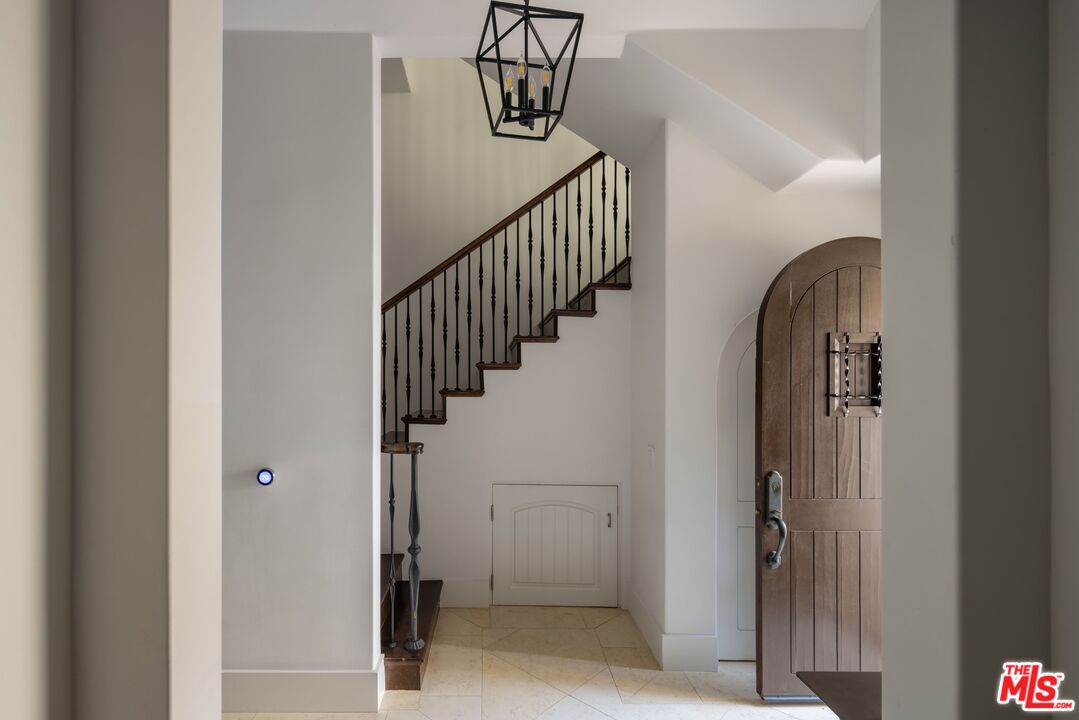 11937 W Sunset Blvd Unit: 4