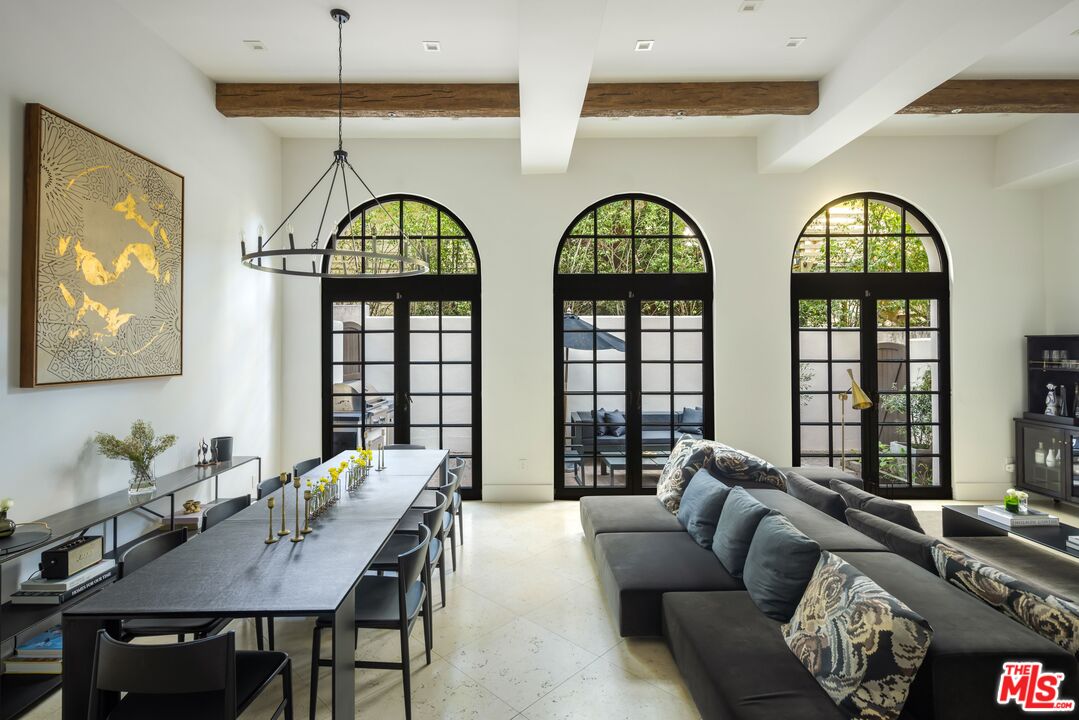 11937 W Sunset Blvd Unit: 4