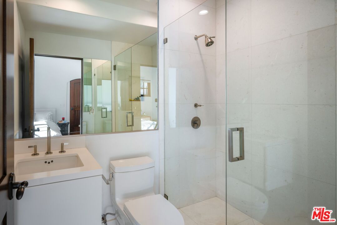 11937 W Sunset Blvd Unit: 4