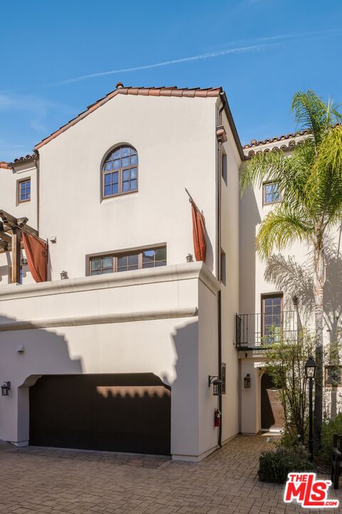 11937 W Sunset Blvd Unit: 4
