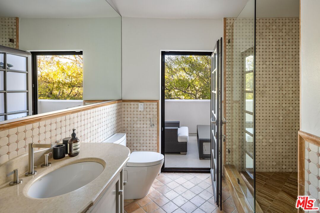 11937 W Sunset Blvd Unit: 4