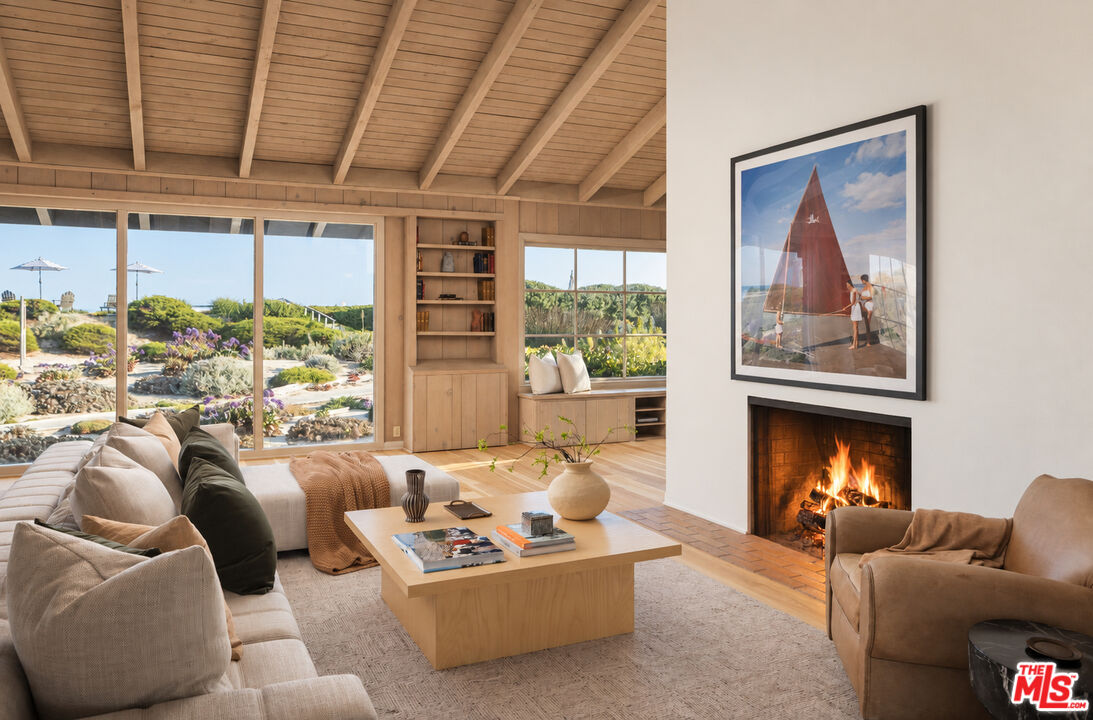 4217 Avenue Del Mar