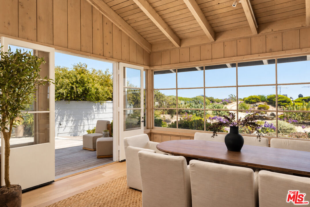 4217 Avenue Del Mar