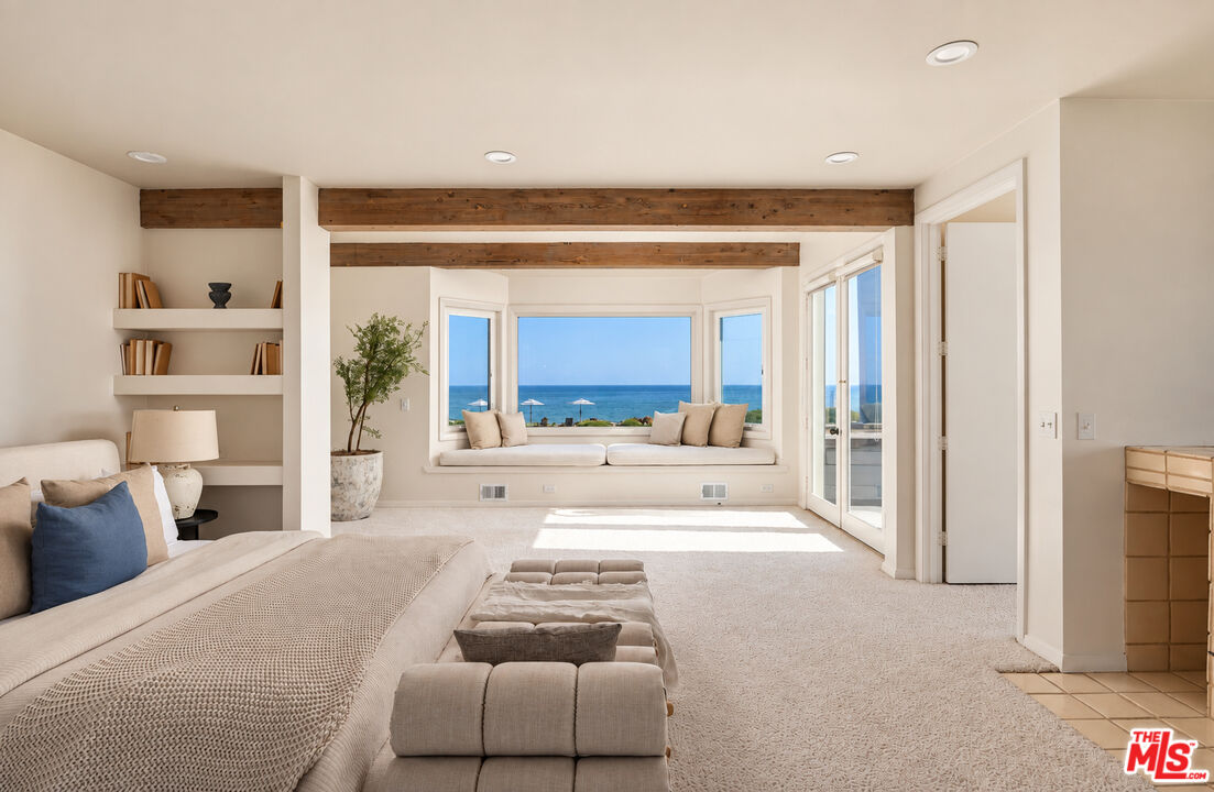 4217 Avenue Del Mar