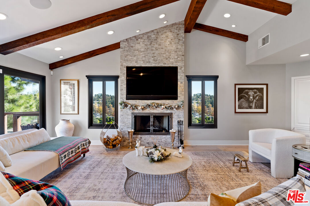 4920 Llano Dr