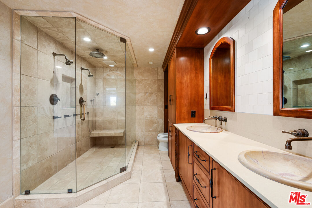 4920 Llano Dr