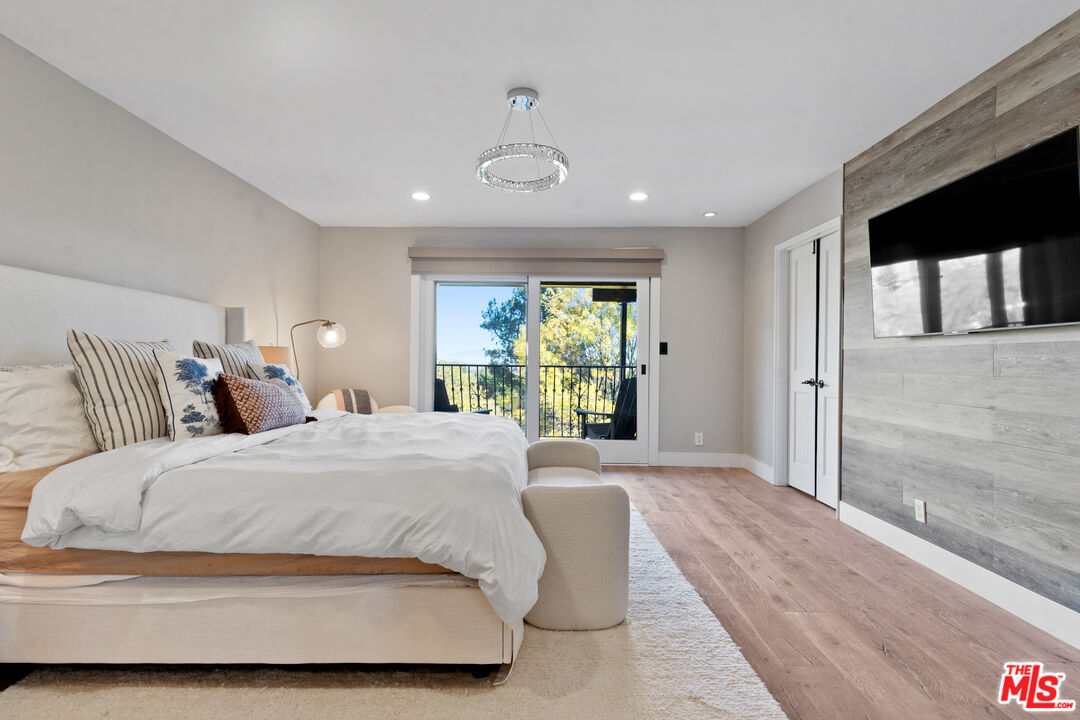 4920 Llano Dr
