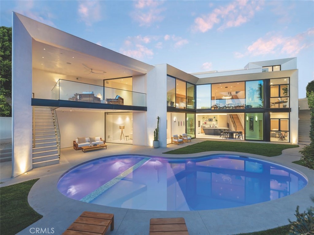 2481 Valley Drive