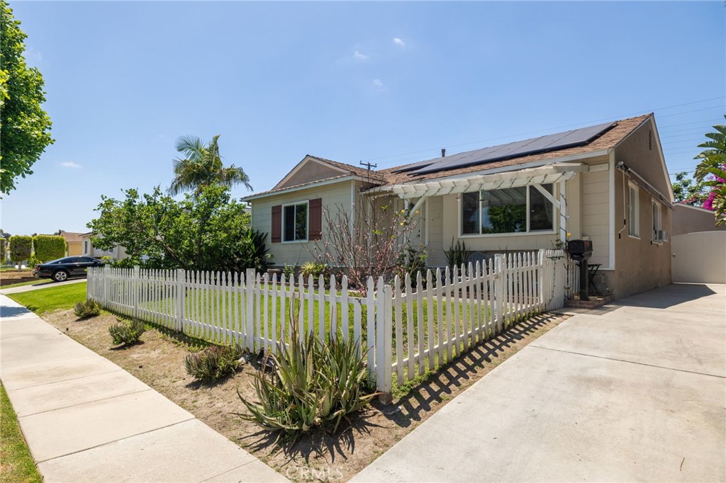 4223 Hackett Avenue