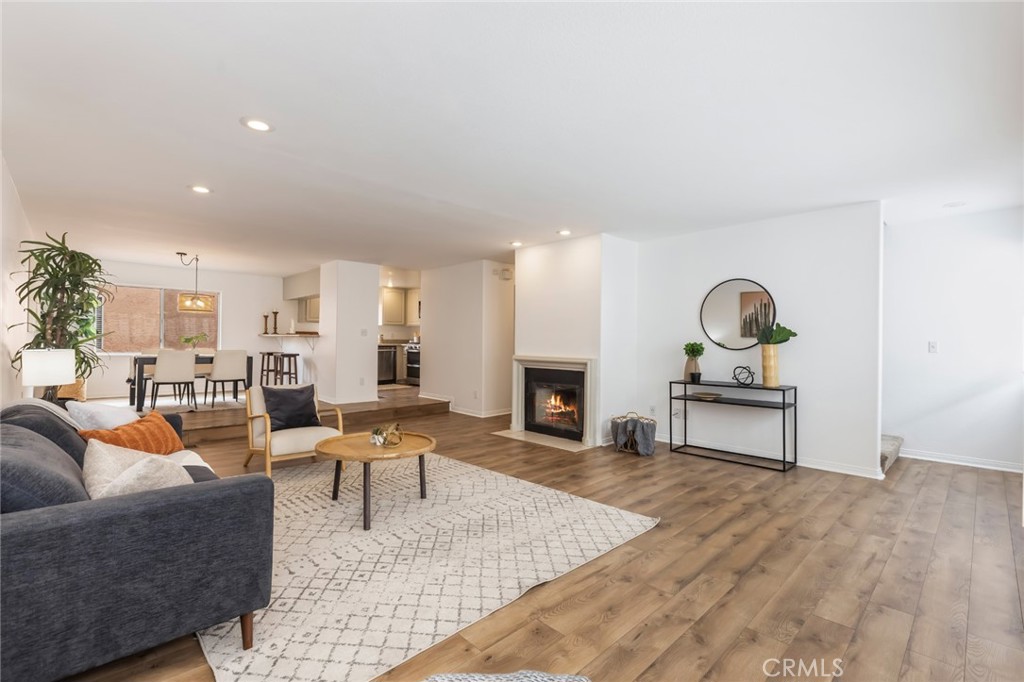 1158 W 11th Street B