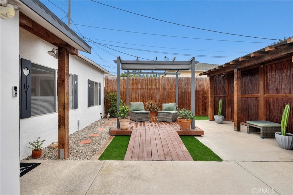 744 1/2 Flower Avenue