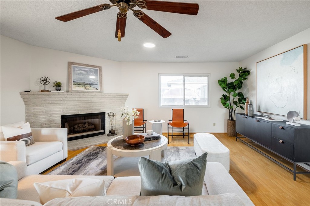 1843 W 154th Place