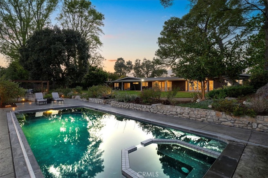 16 Crestwind Drive