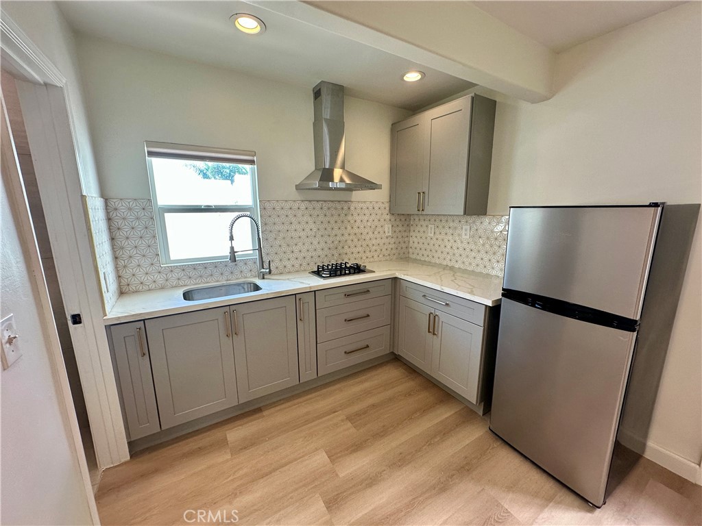 933 1/2 Bayview Drive