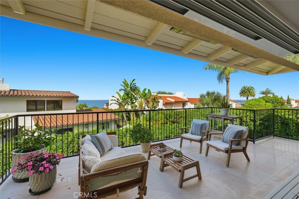 1609 Via Montemar