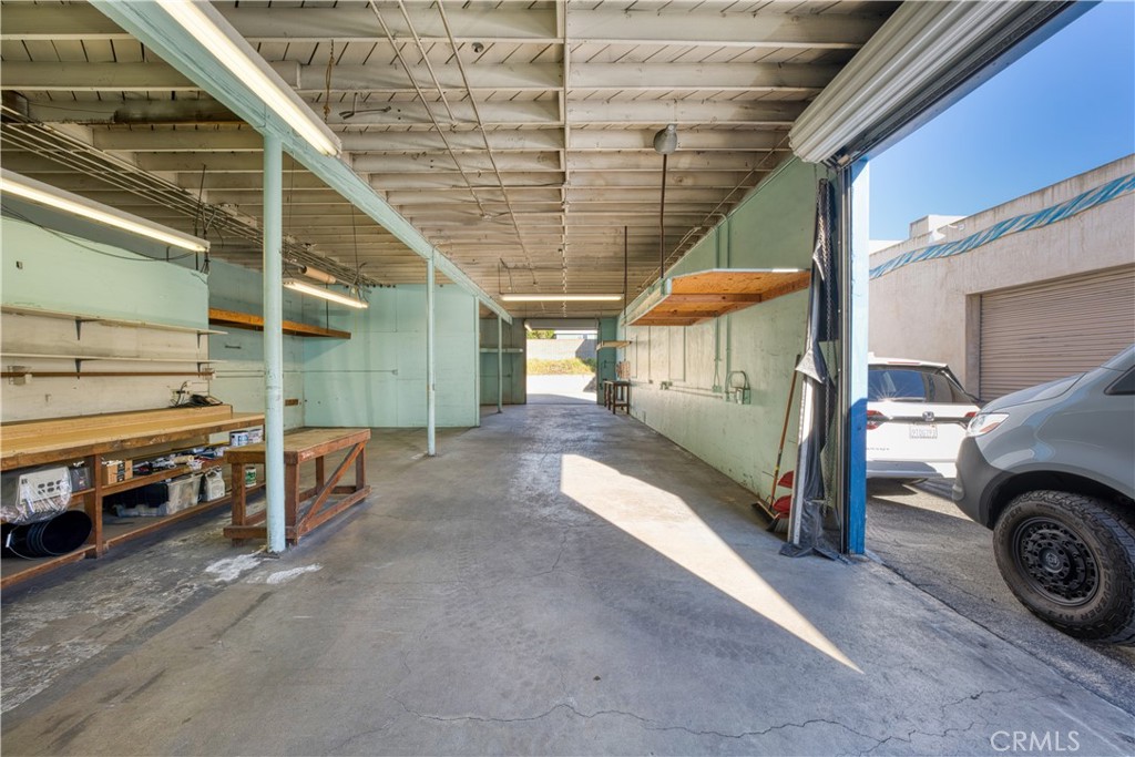 4643 W Rosecrans