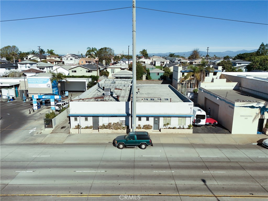4643 W Rosecrans