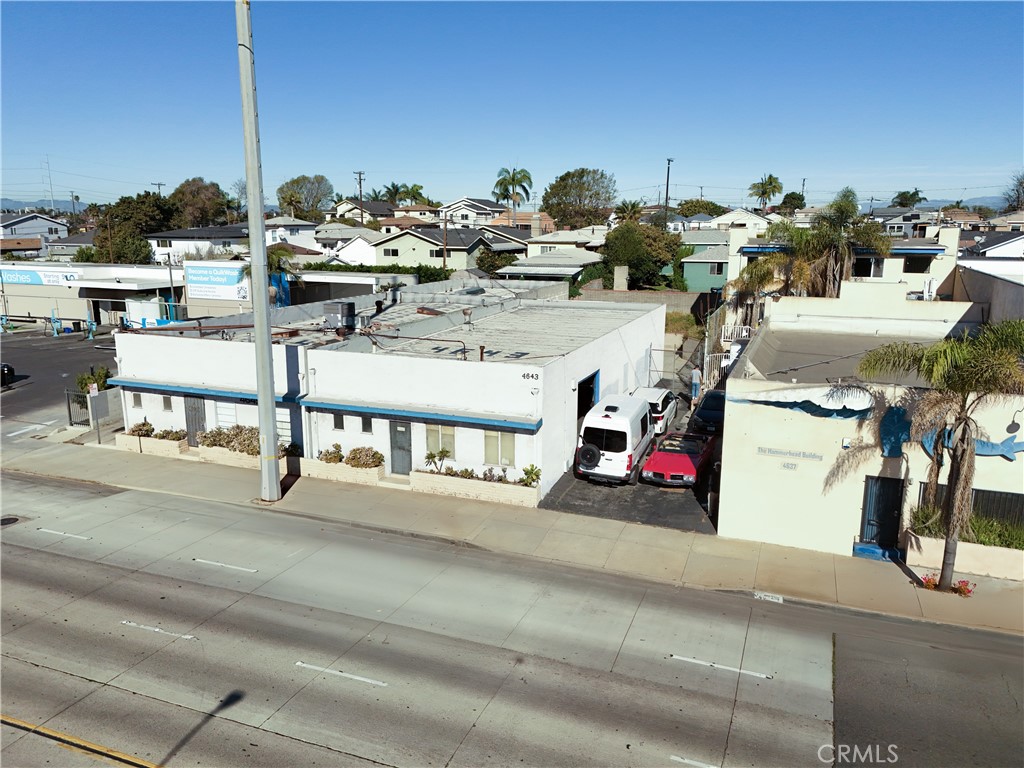 4643 W Rosecrans