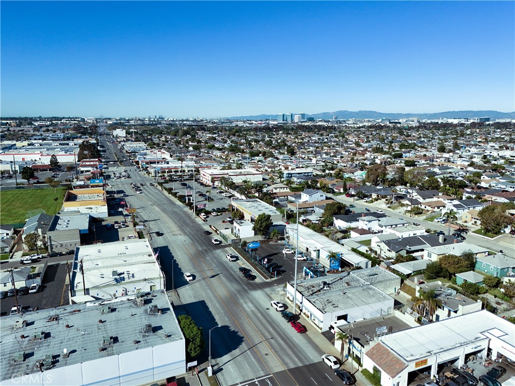 4643 W Rosecrans