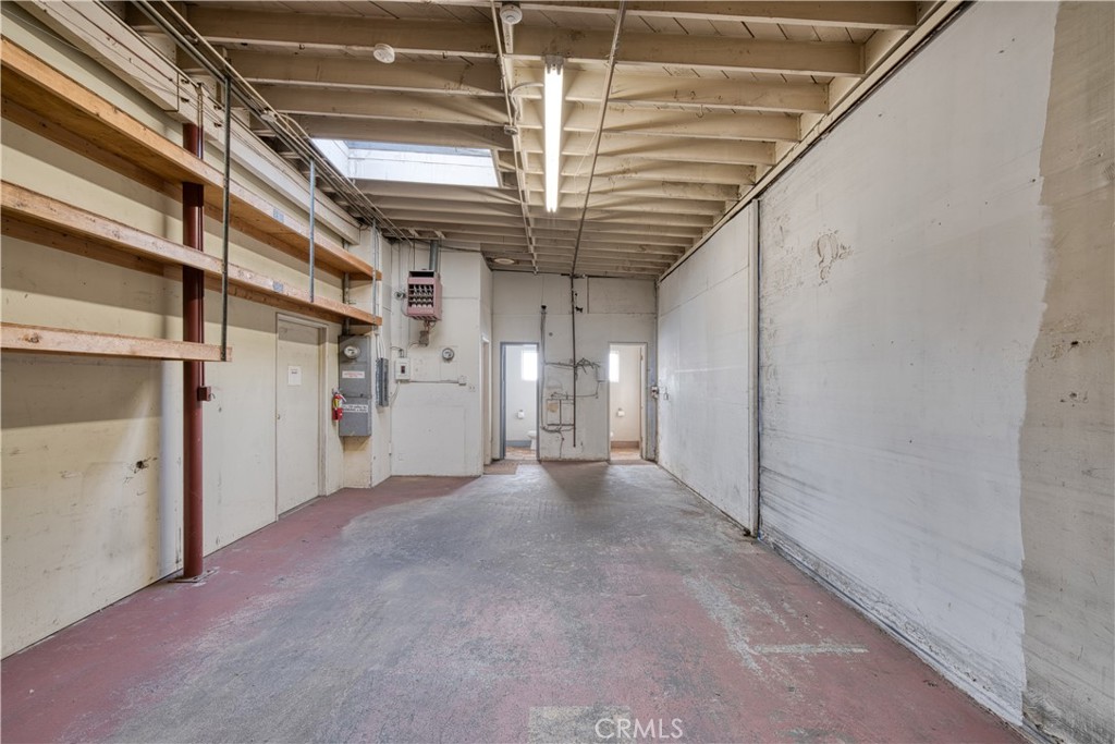 4643 W Rosecrans