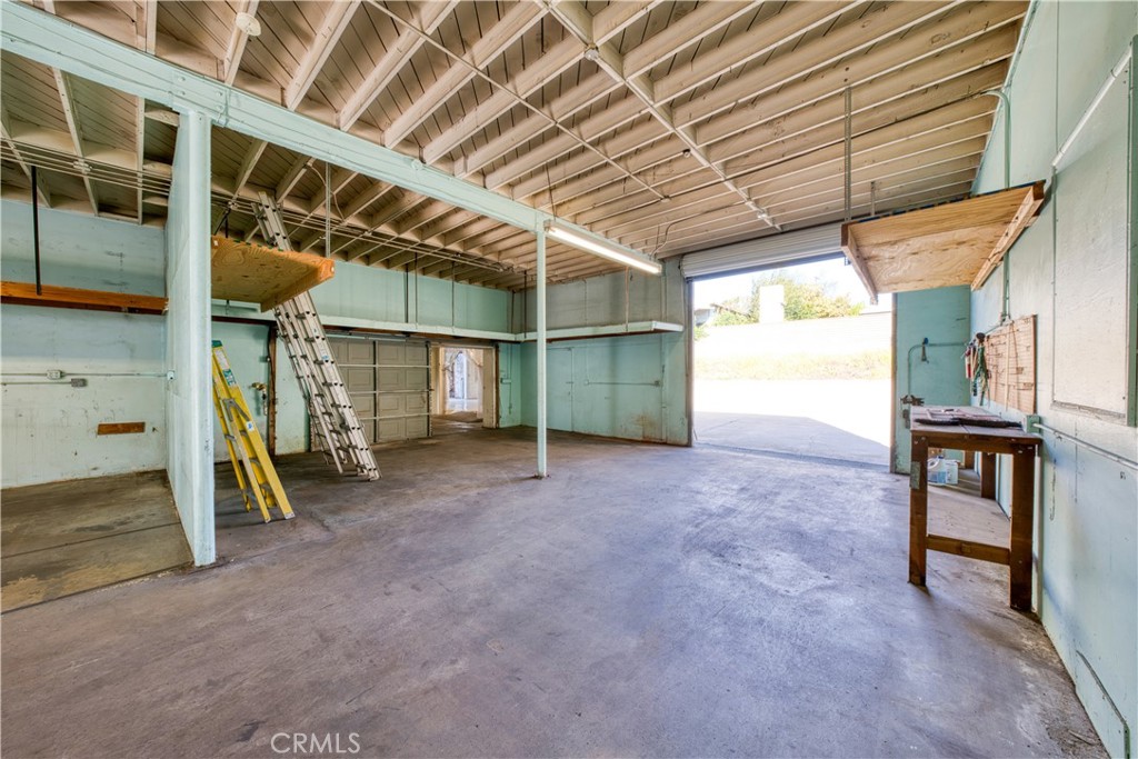 4643 W Rosecrans